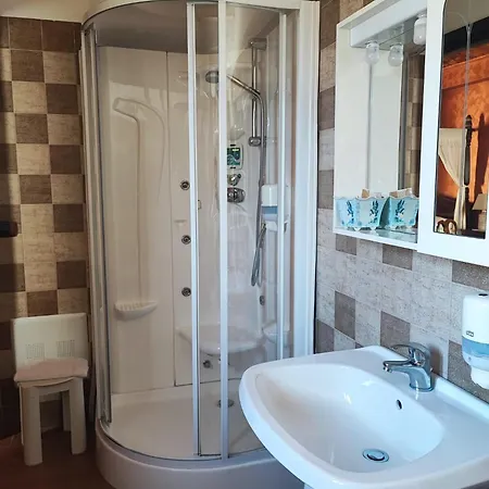 Il Feudo Dei Pierleoni 아파트호텔 첼라노